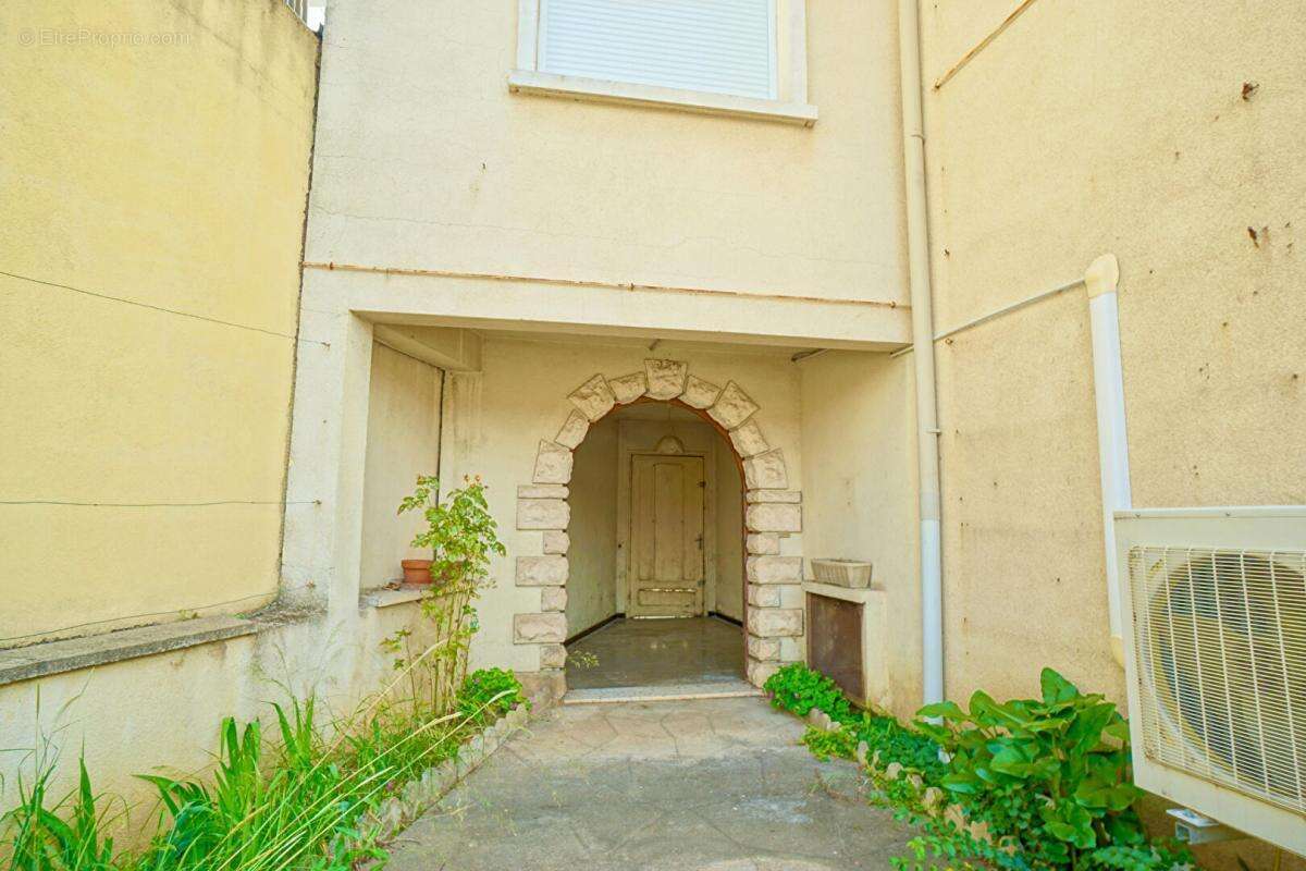 Appartement à SALINDRES