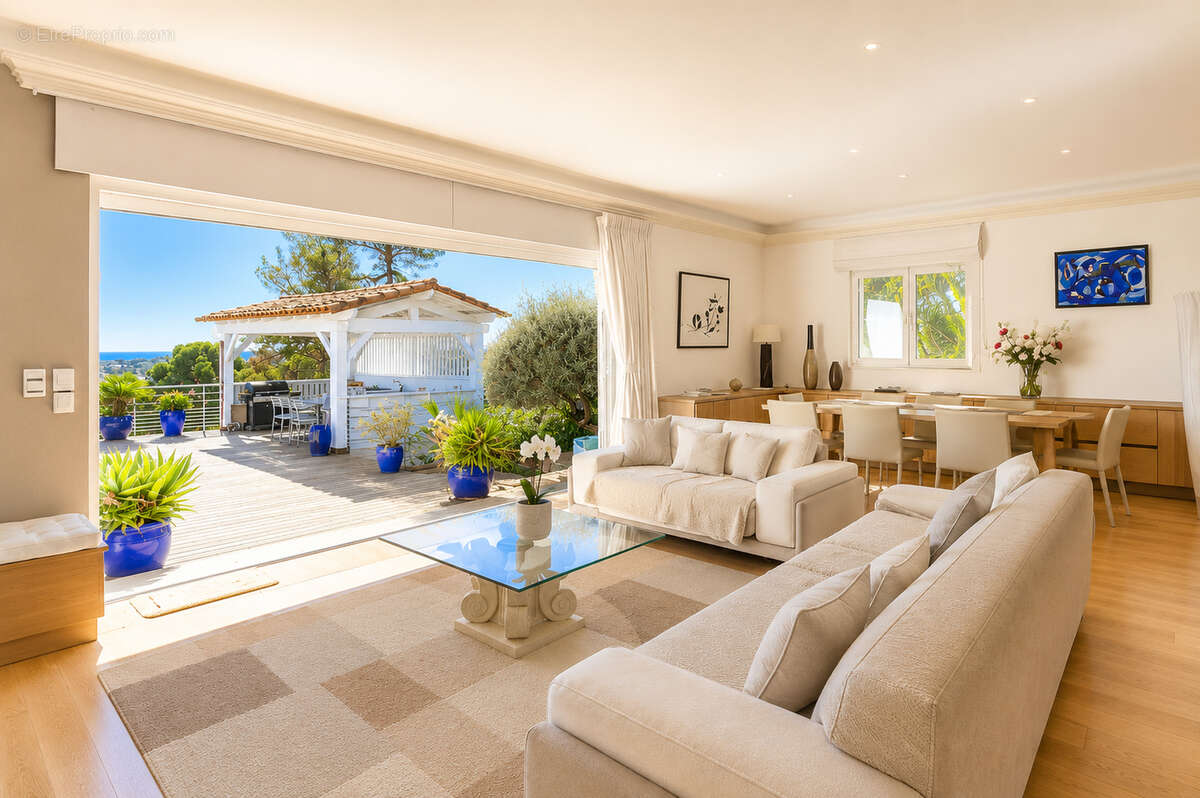 A vendre villa vue mer avec 3 chambres et piscine a saint aygulf - photo 7