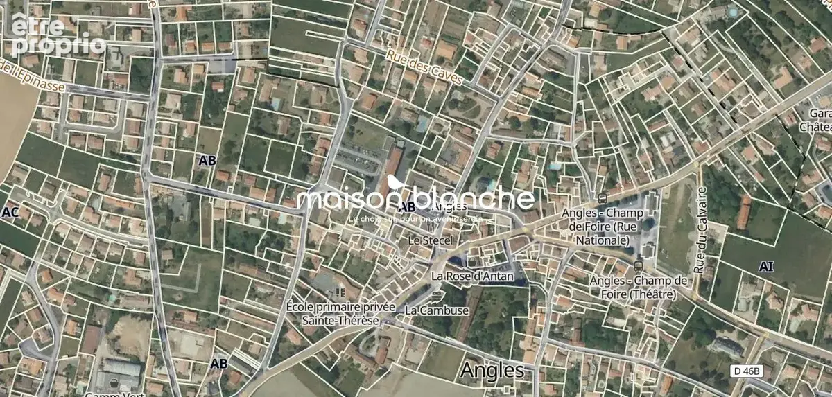 Terrain à ANGLES