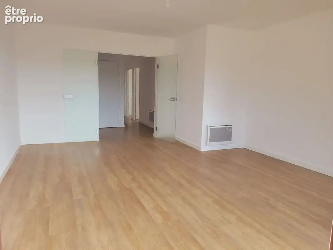 En vente à Louviers appartement rénové de 83 m² avec un balcon un garage un parking et une cave proche du centre ville