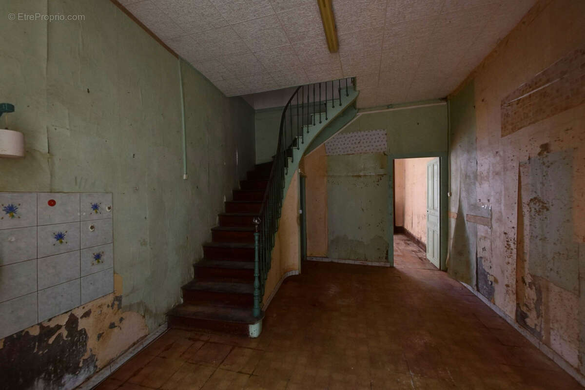 Maison à SAINT-LAURENT-DU-PAPE