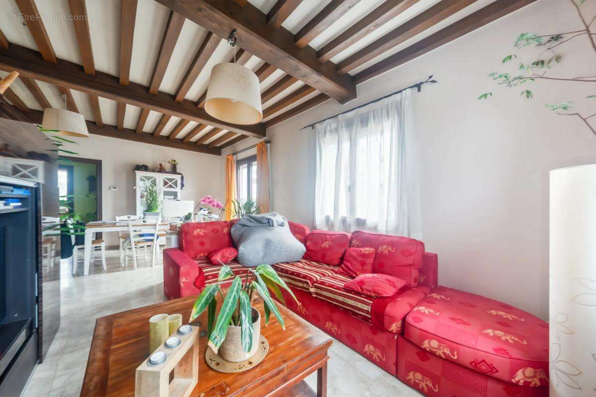 Maison à CRECHES-SUR-SAONE