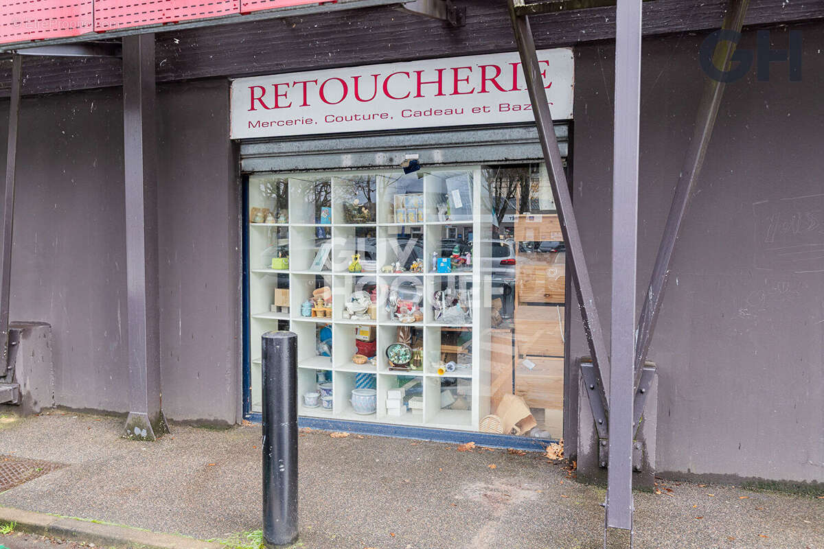 Commerce à SAINT-PIERRE-DU-PERRAY