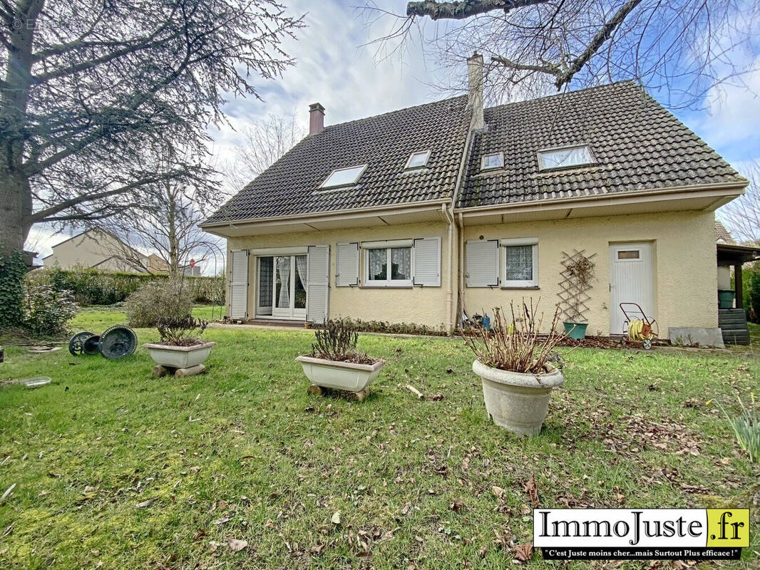 Photo Maison à Les Essarts-Le-Roi au prix de 382 950€