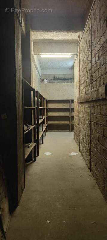 Commerce à PARIS-8E