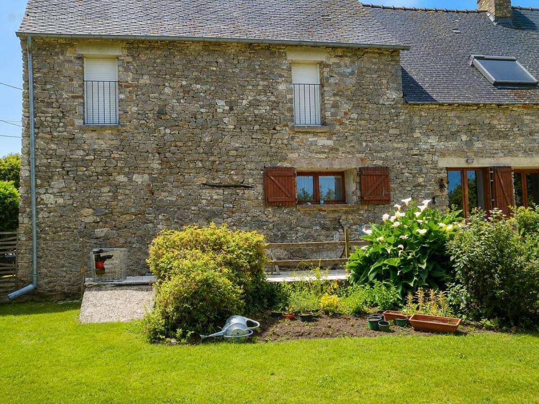 Maison 129 m² à Pance  - photo 2