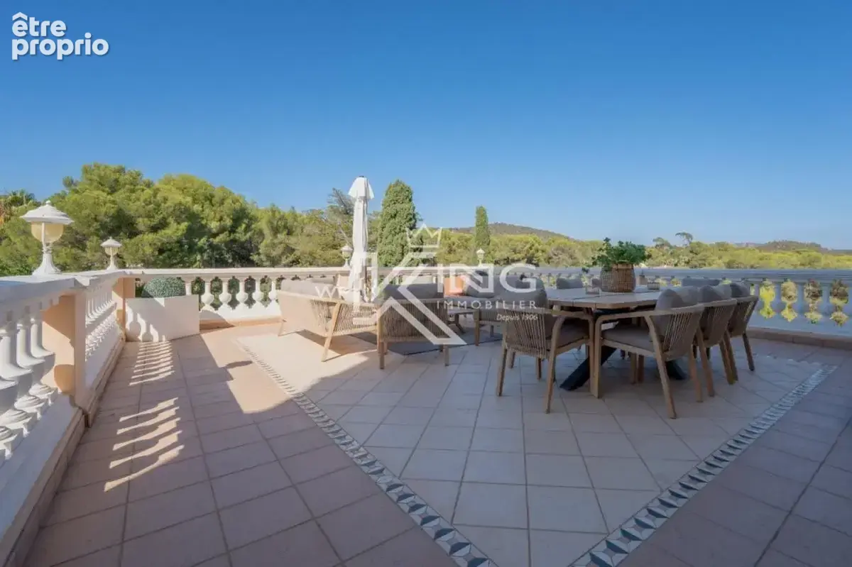 Saint Raphael appartement de prestige de 295 m² avec accès privé par ascenseur. pleine vue mer et triple garages - photo 4