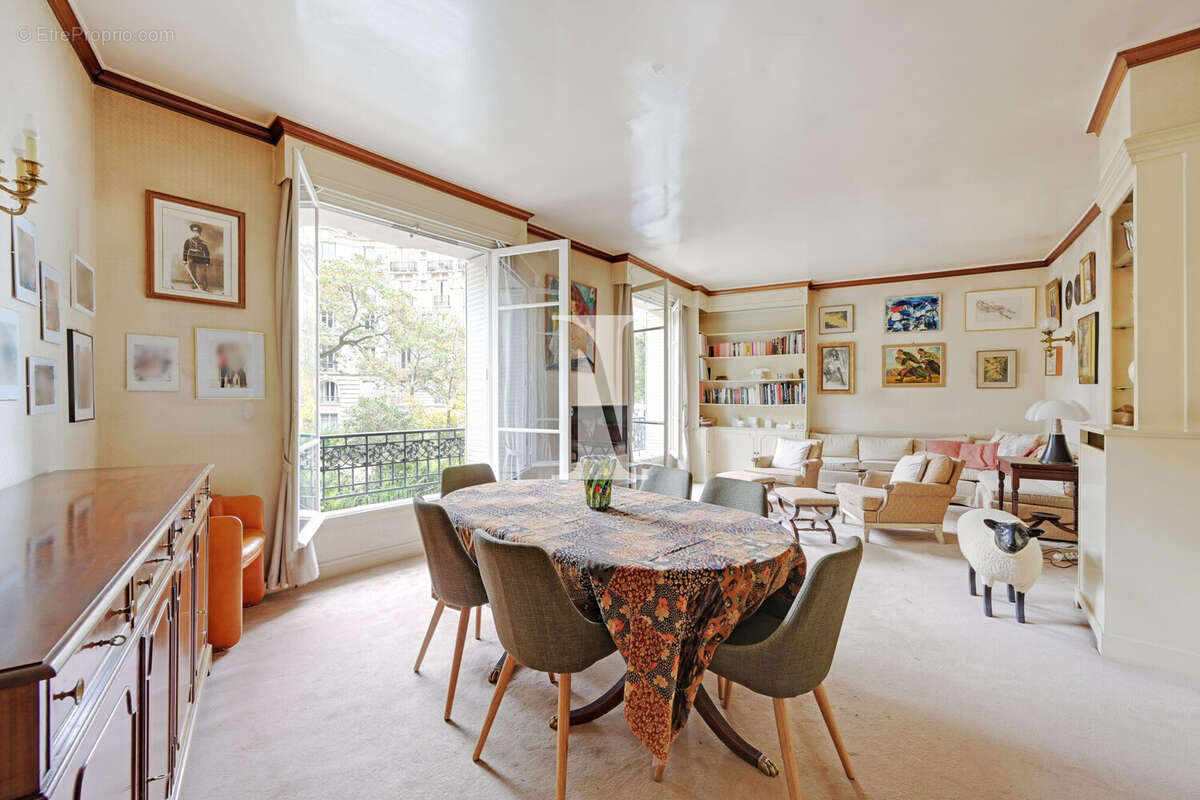 Appartement à PARIS-18E