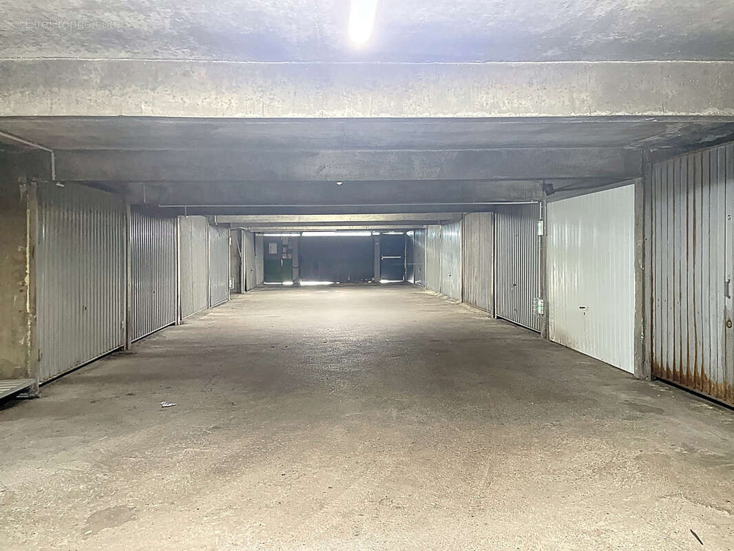 Parking à SAINT-ETIENNE