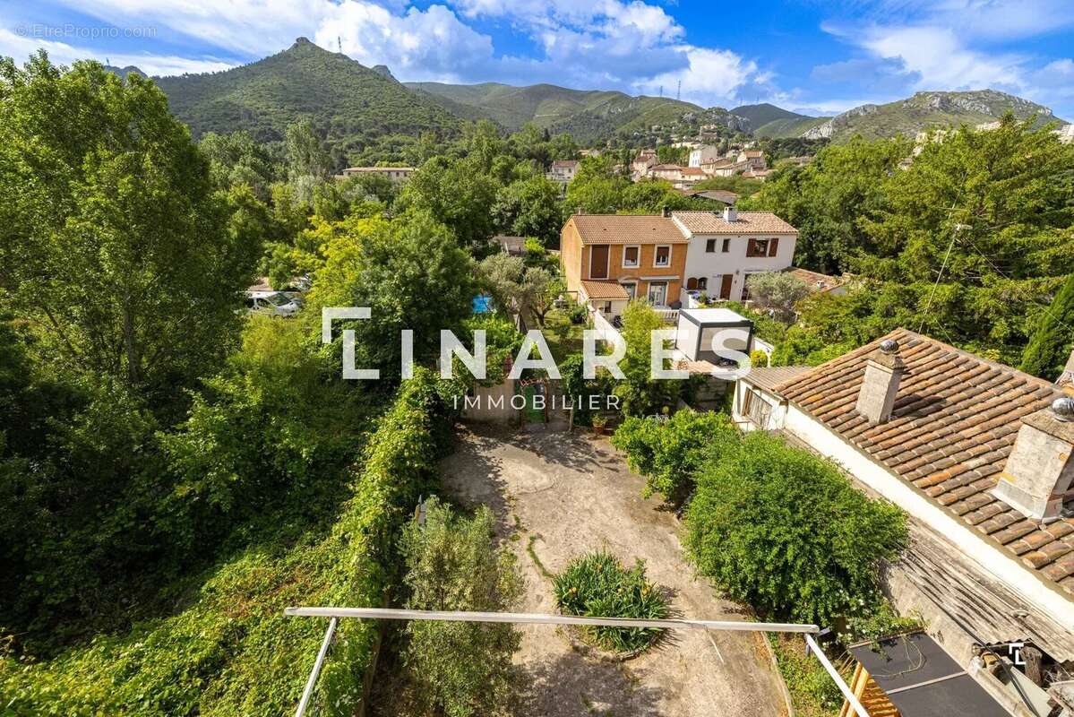 Appartement à MARSEILLE-11E