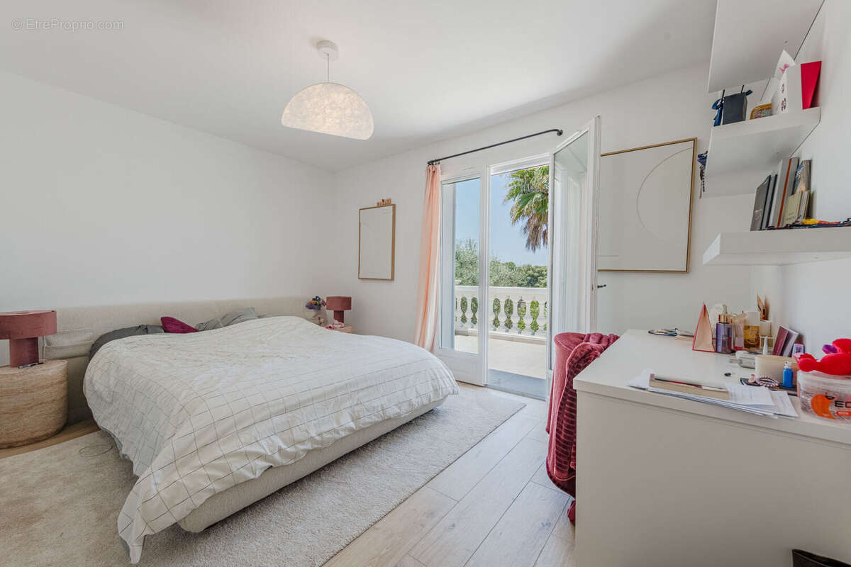 Villa rénovée 4 chambres  boulouris proche plages et commerces - photo 7
