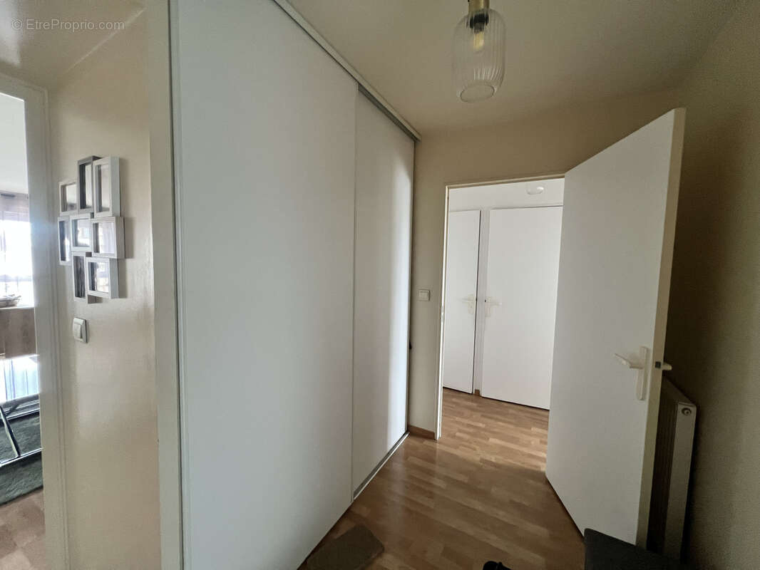 Ideal investissement- secteur avenue de paris - appartement type 2 de 67m2 + box garage - vendu loué - photo 9
