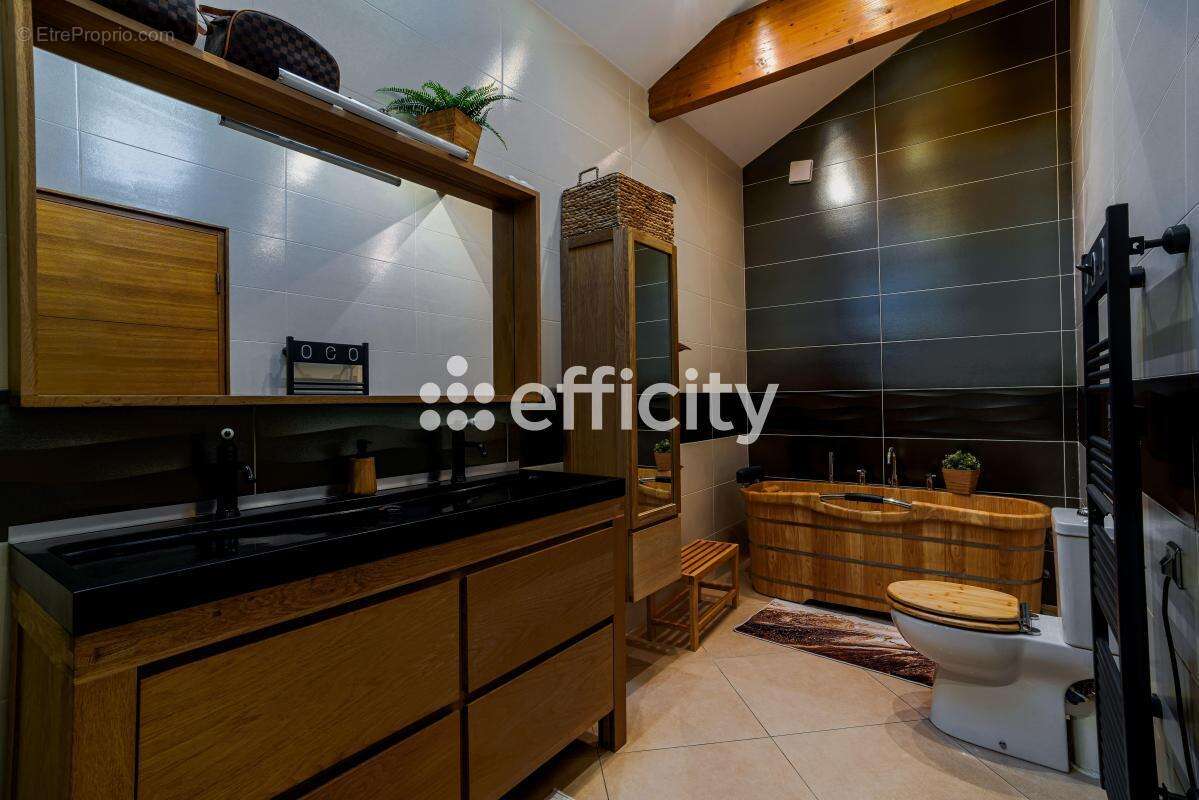 Maison à MONTEVRAIN