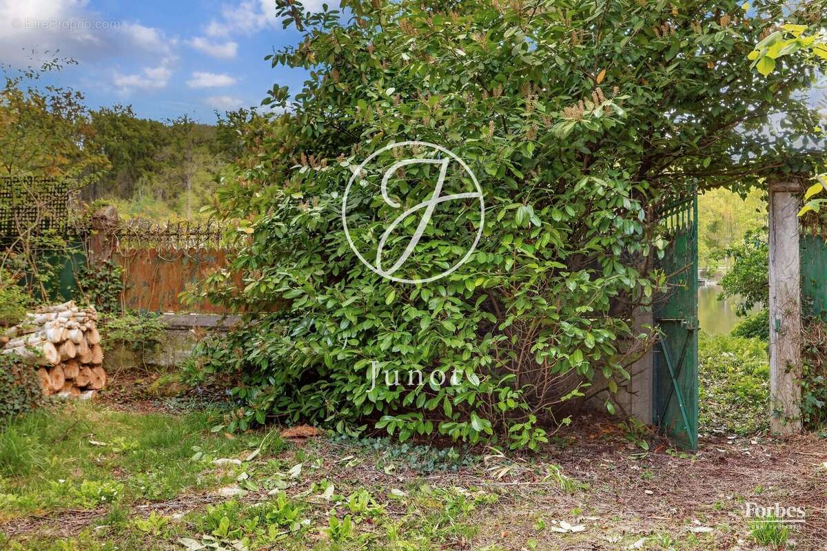 Terrain à VILLE-D'AVRAY