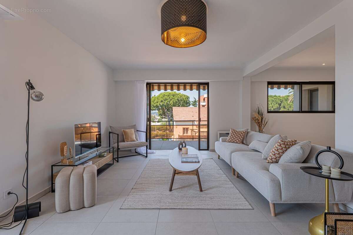 Appartement à SAINT-LAURENT-DU-VAR