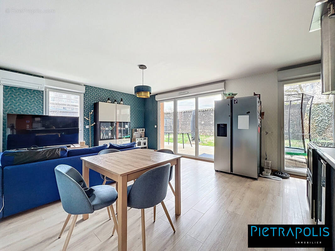 Appartement à PIERRE-BENITE