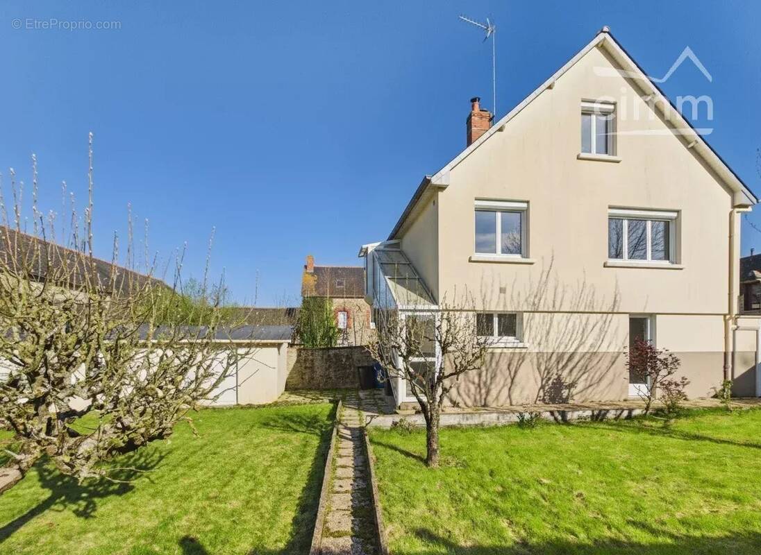 Maison à BOURG-DES-COMPTES