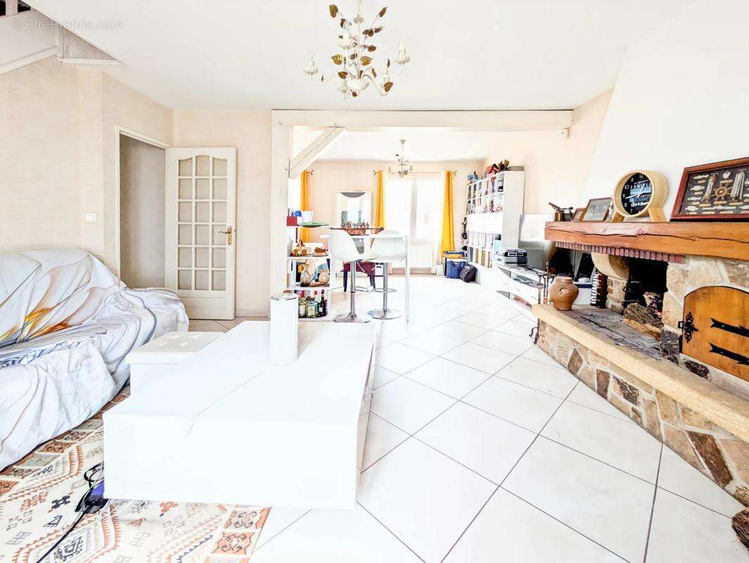 Maison à LES BORDES