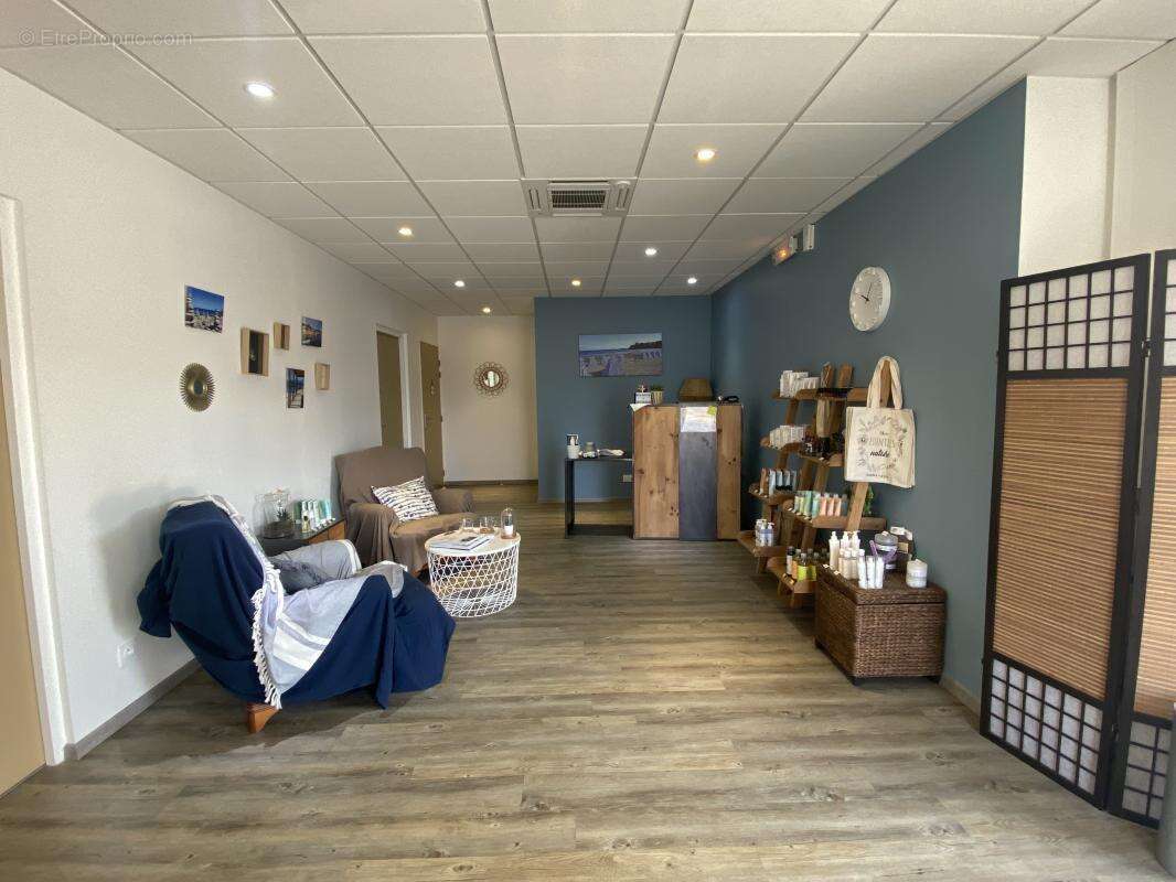 Commerce à PAREMPUYRE