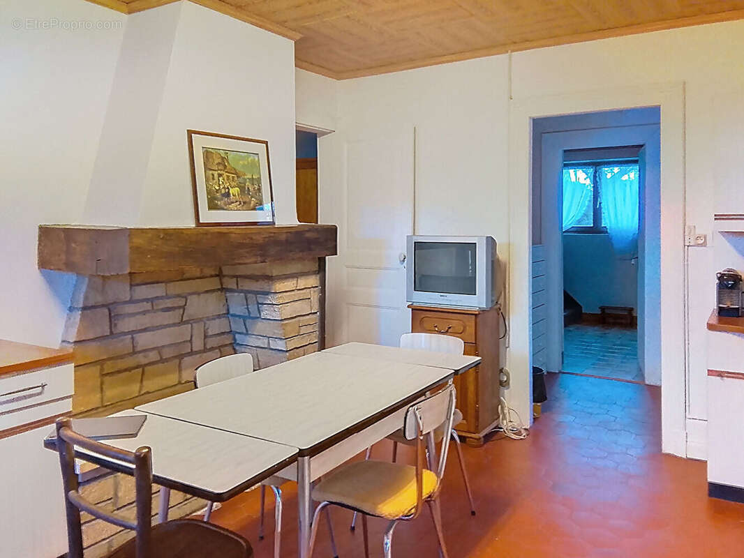 Maison à LIGNEROLLES