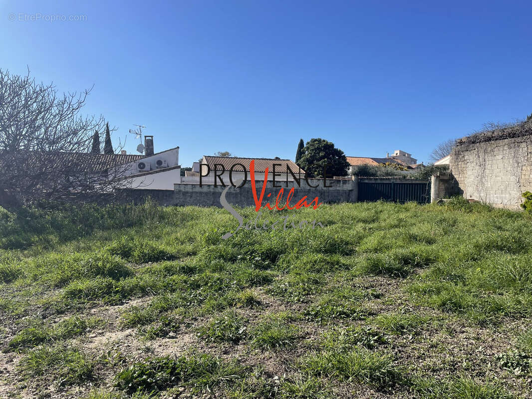 Terrain à BEAUCAIRE