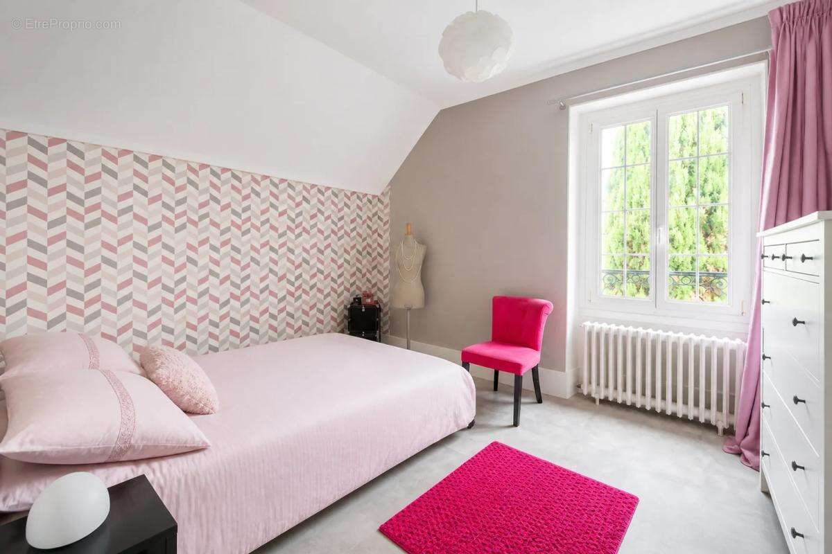 Belle maison individuelle de 250 m² sur terrain piscinable à découvrir ! - photo 11