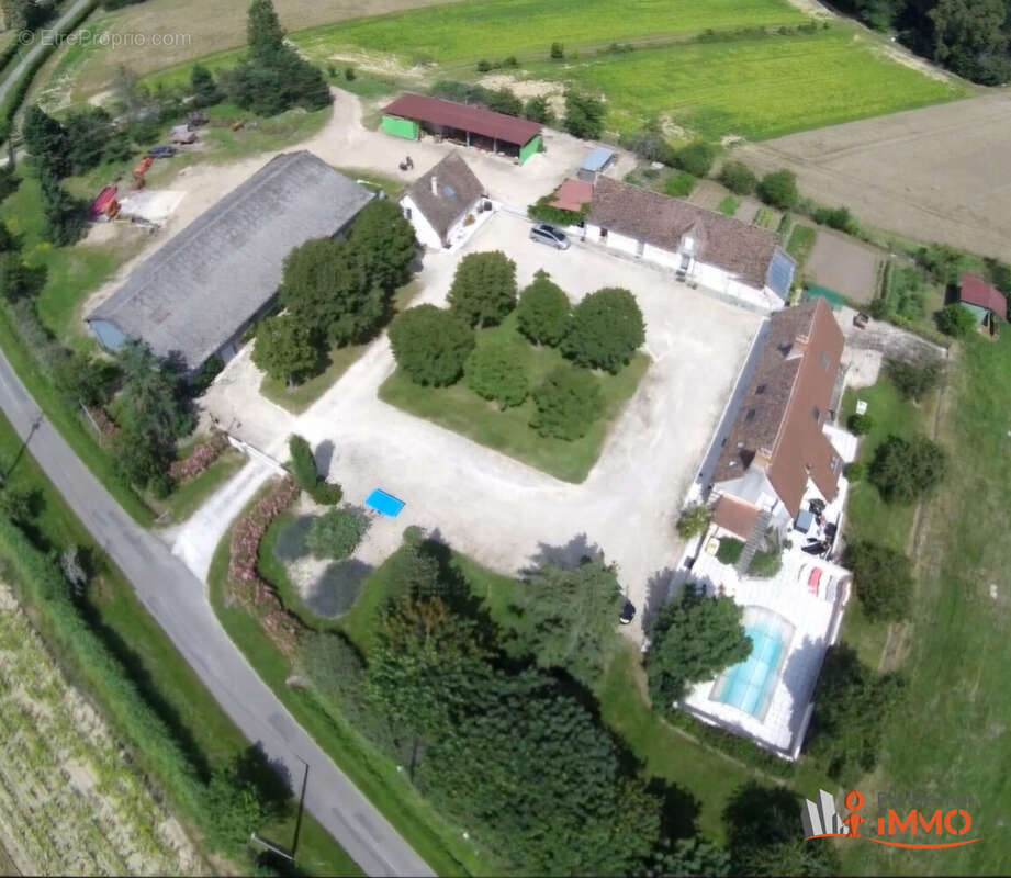 Maison à DAMMARIE-EN-PUISAYE