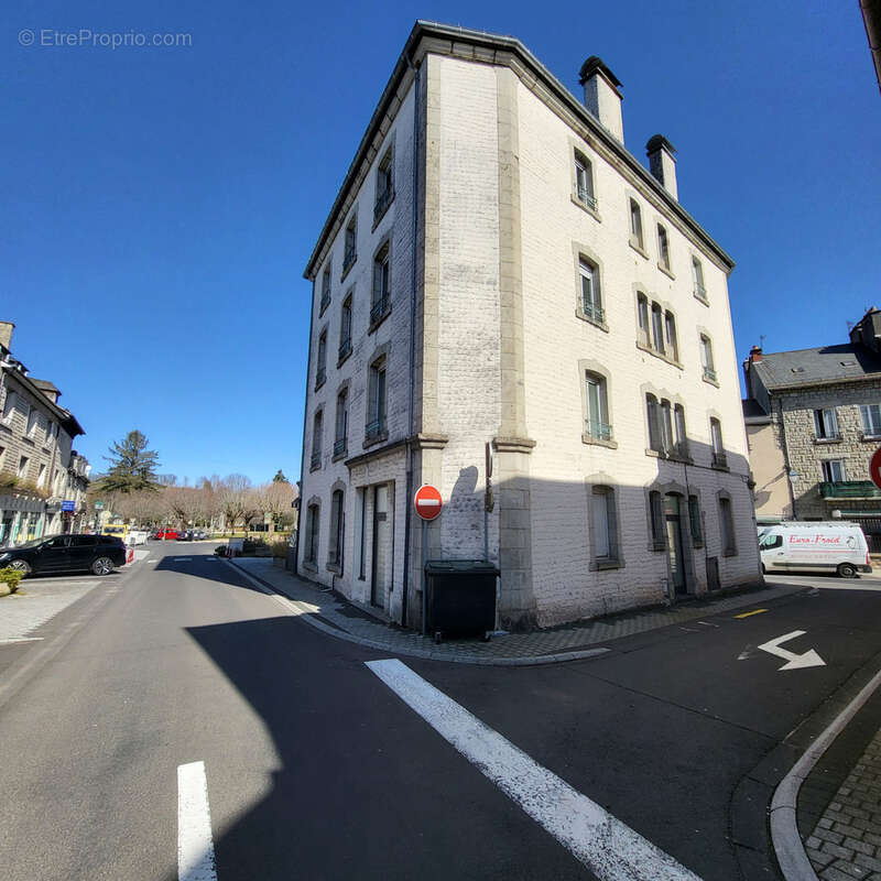 Appartement à RIOM-ES-MONTAGNES