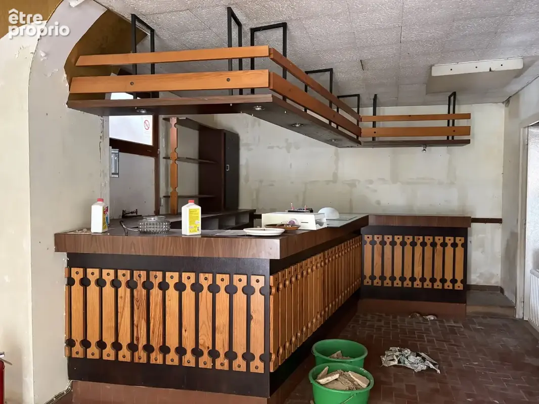 Coussac Bonneval immeuble - ancien magasin et appartement F3 - photo 5