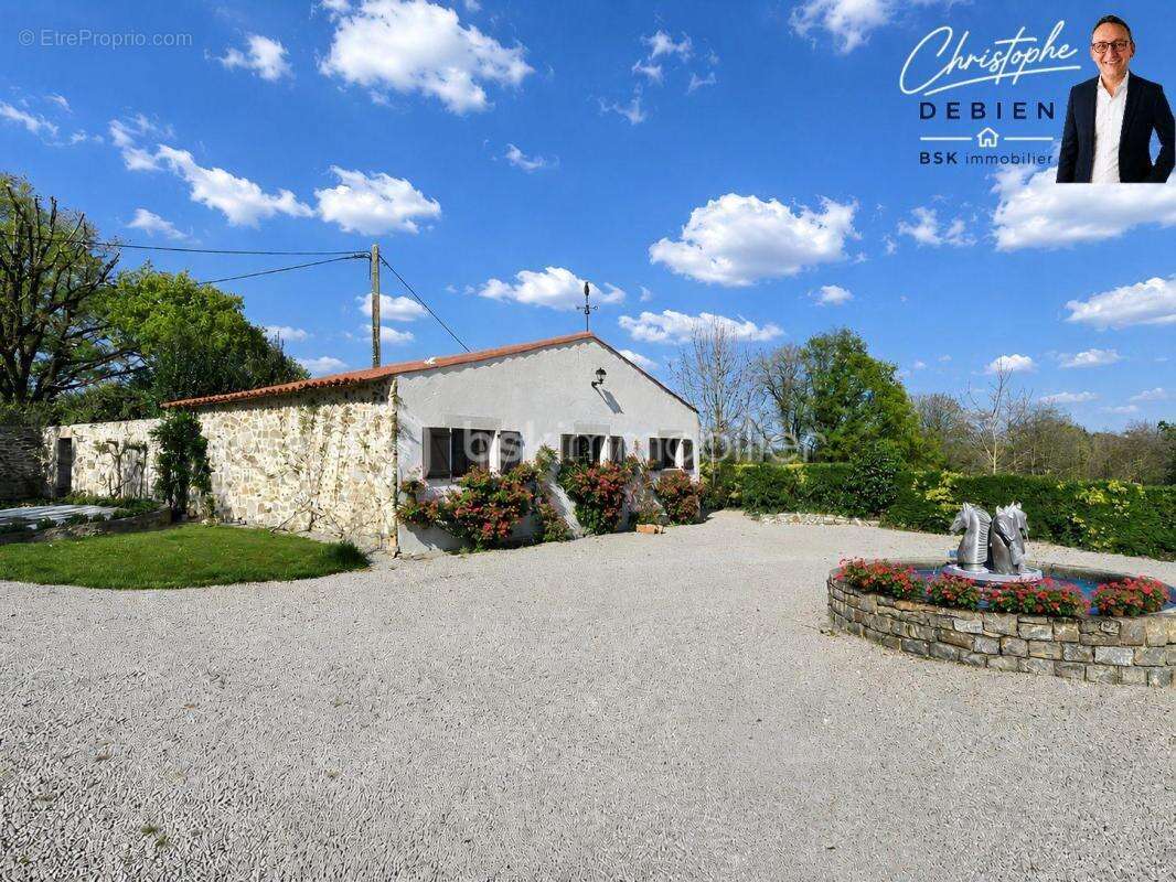 Propriété équestre d'exception – maison en pierre rénovée – 16 box – 2 ha – vue panoramique - photo 5