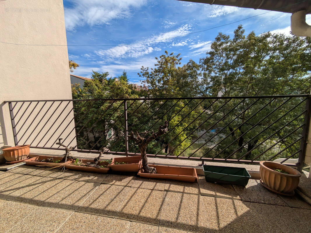 Appartement à BAGNOLS-SUR-CEZE