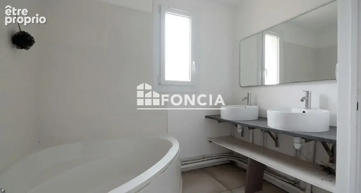 MOISSY-CRAMAYEL Maison 4 pièces avec 3 chambre, piscine, jardin, garage - photo 11