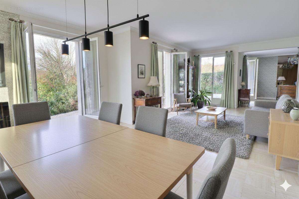 Grande maison familiale de 230 m² au centre du village - photo 3