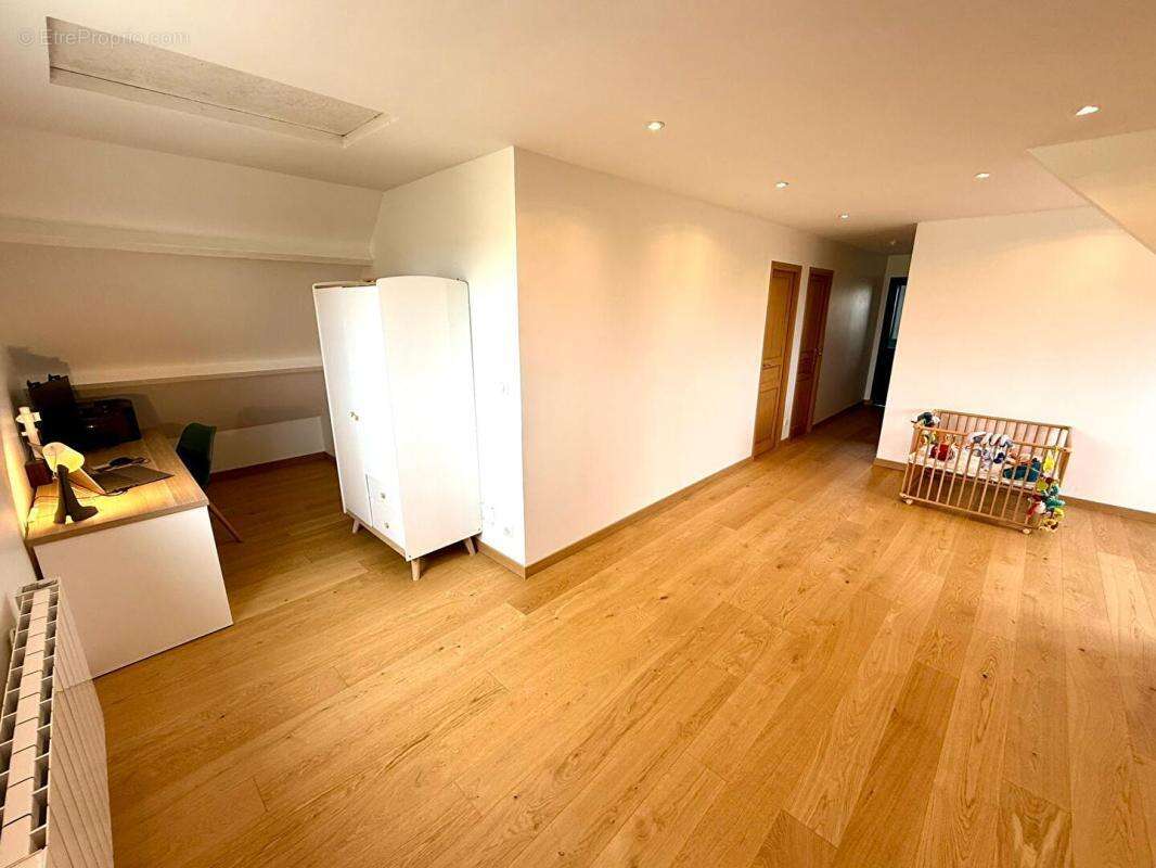 Maison à TREMBLAY-LES-VILLAGES