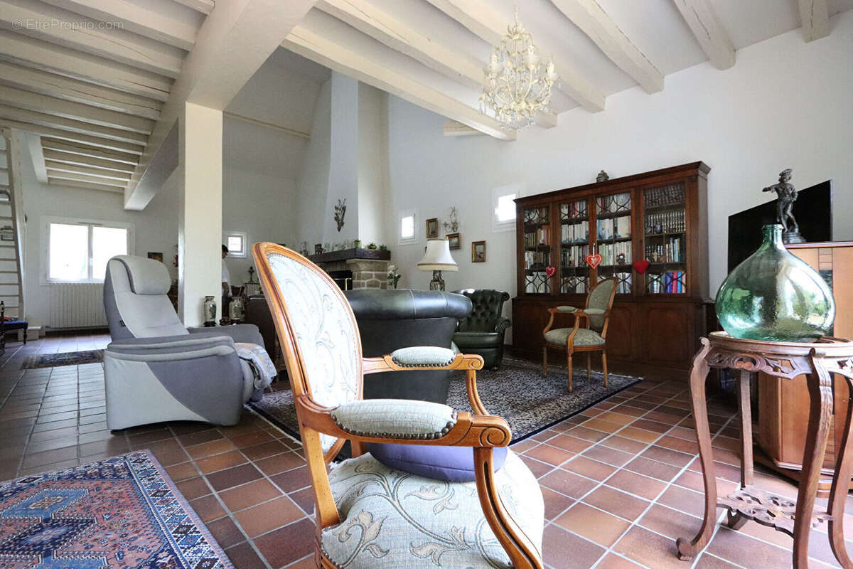Vaste propriété de 225m² habitables sur terrain de 1919 m² arboré et paysagé - 5 chambres - photo 3
