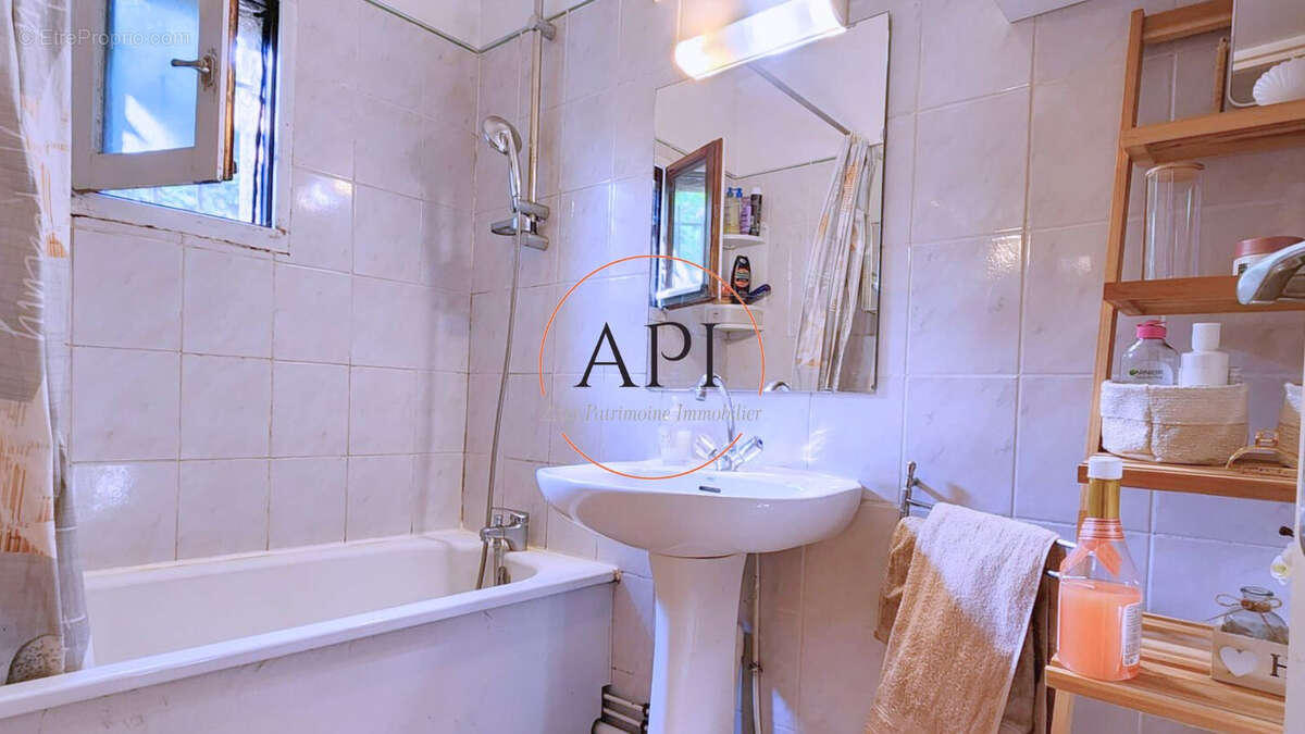 Maison à TOURRETTES