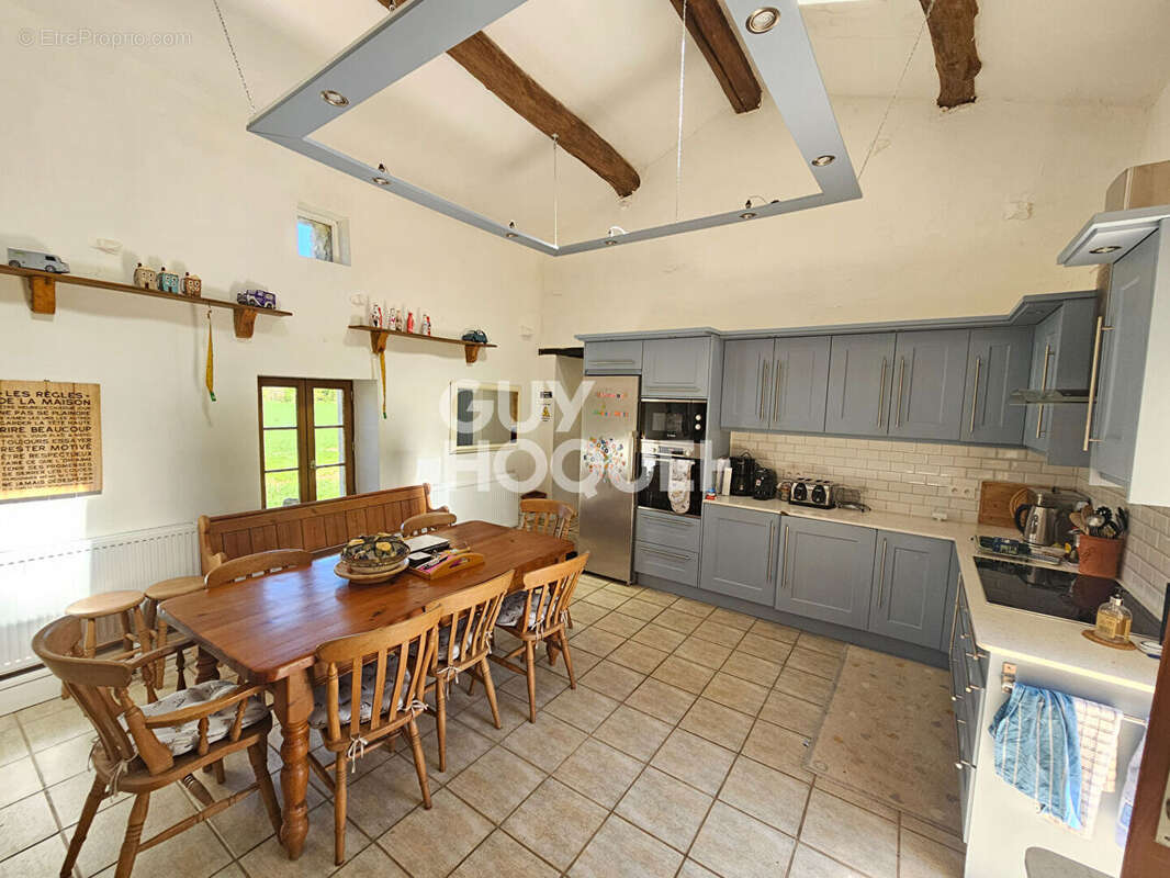 Maison à SAINT-HILAIRE-DES-LOGES