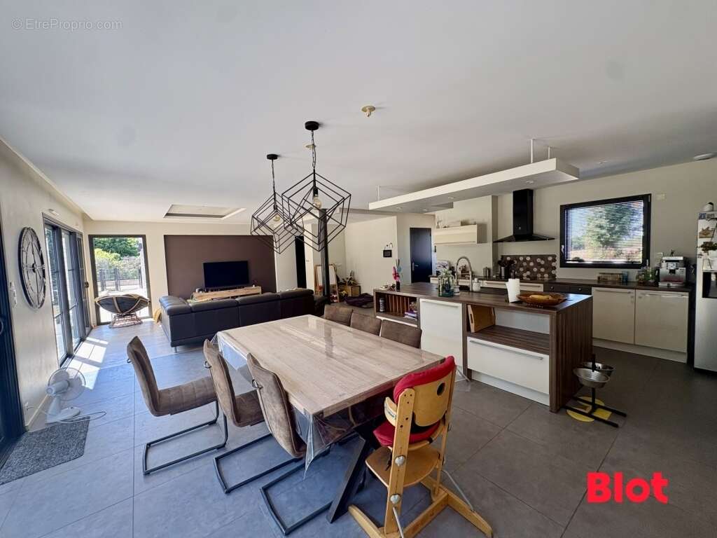 Maison 155 m² à Saint-Peran  - photo 6