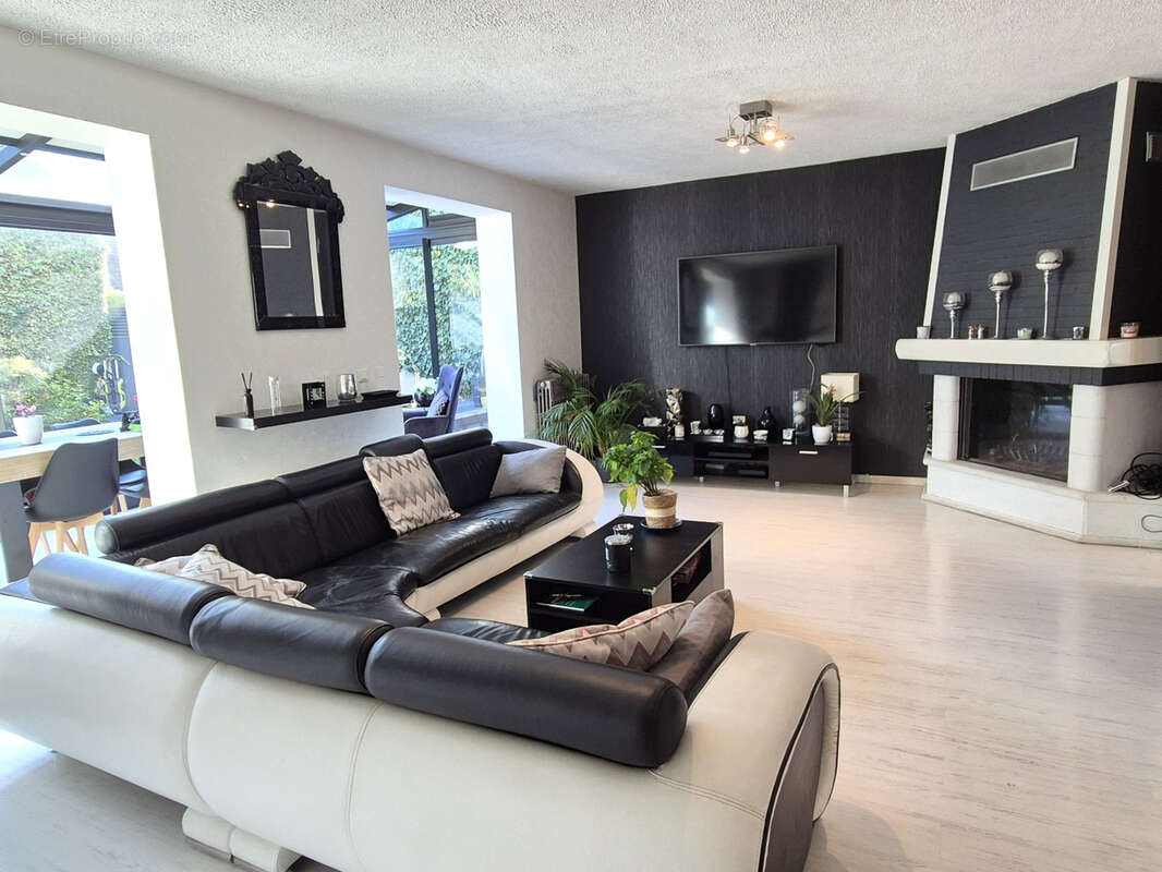 Maison à SAINT-PIERRE-DU-PERRAY