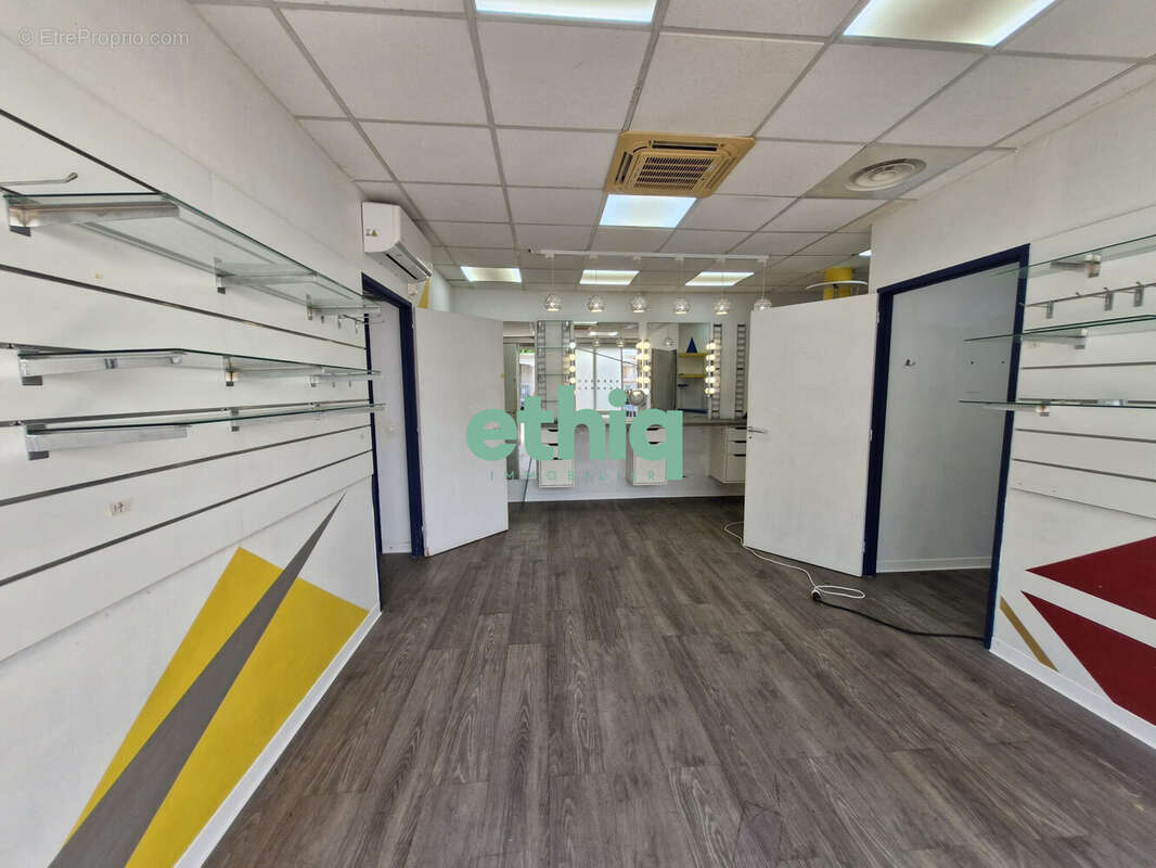 Commerce 40 m² à Le Gosier  - photo 2