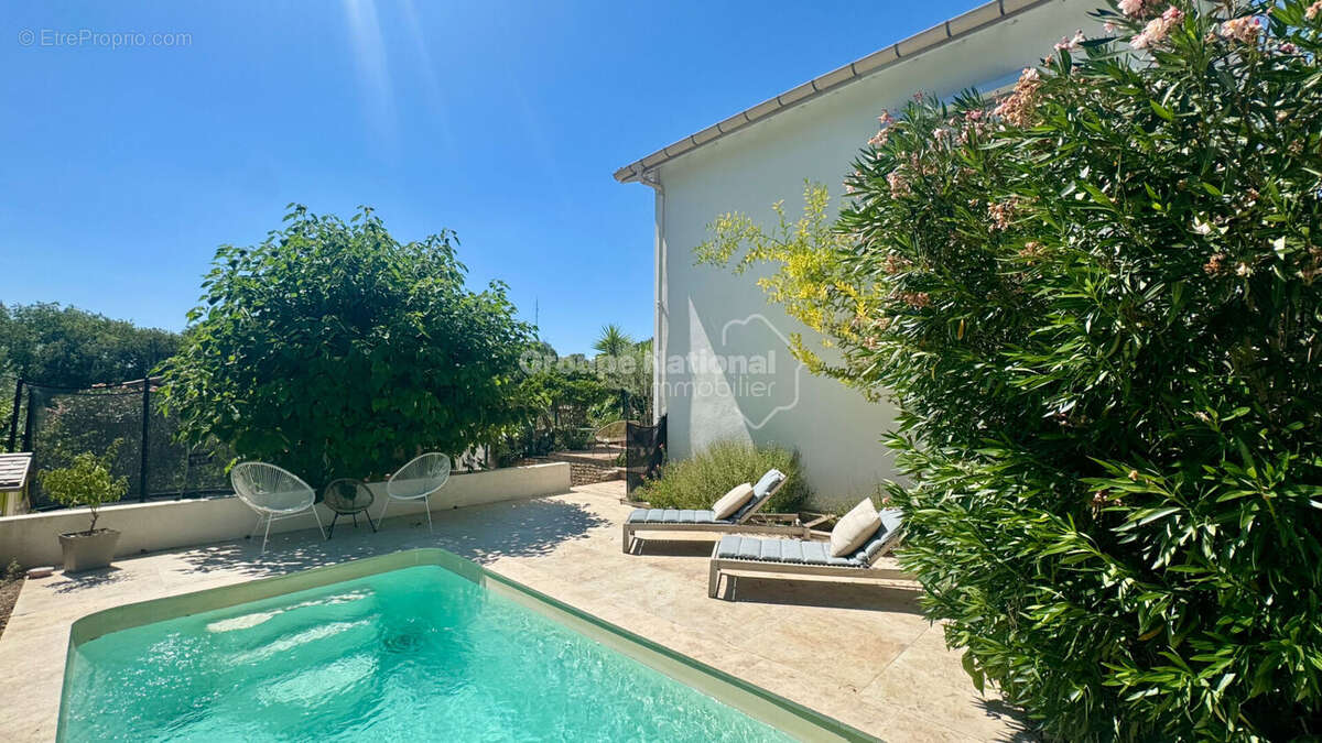 Nîmes - Puech du Teil - Maison P4 de 91 m² avec piscine, garage et jardin - photo 11