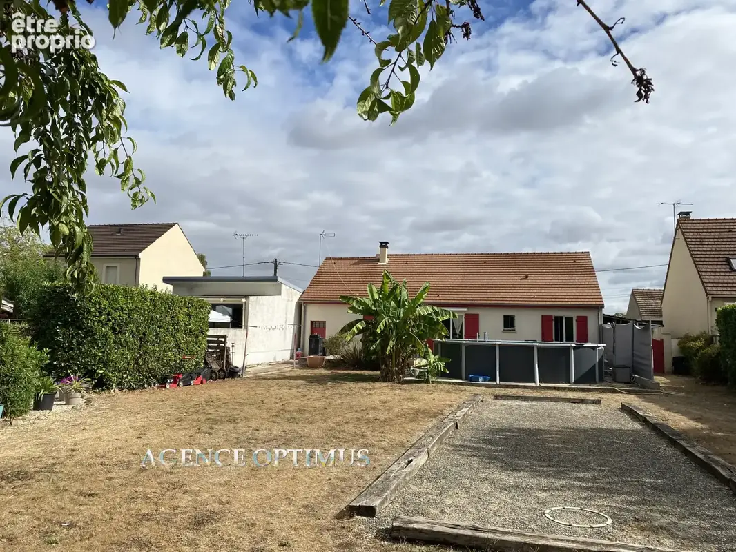 PAVILLON DE PLAIN-PIED - 3 chambres - Grand terrain clos 1400m2 - Piscine - Garage - VILLENEUVE LA GUYARD - photo 2