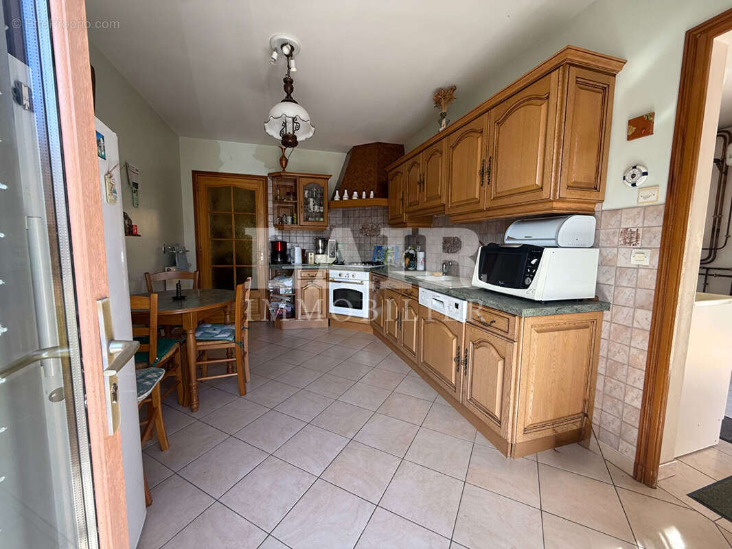 Maison familiale de 165 m² avec jardin, double garage et vie de plain-pied réf: F15552 - photo 3