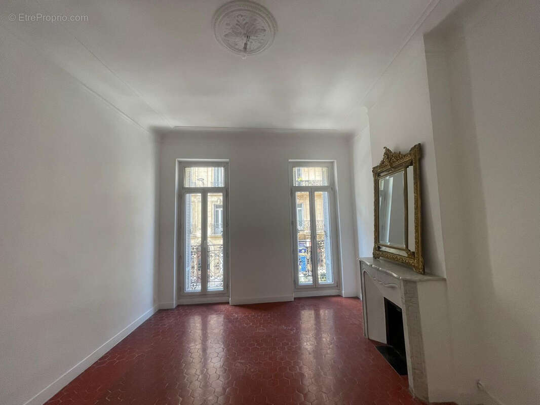Appartement à MARSEILLE-4E