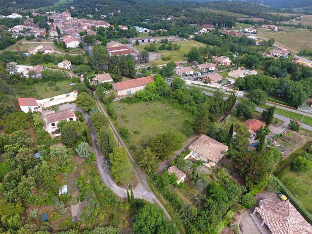 Terrain à PRADES-SUR-VERNAZOBRE