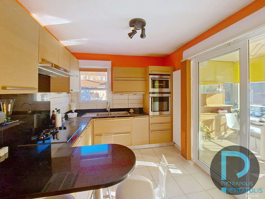 Appartement à PERONNAS