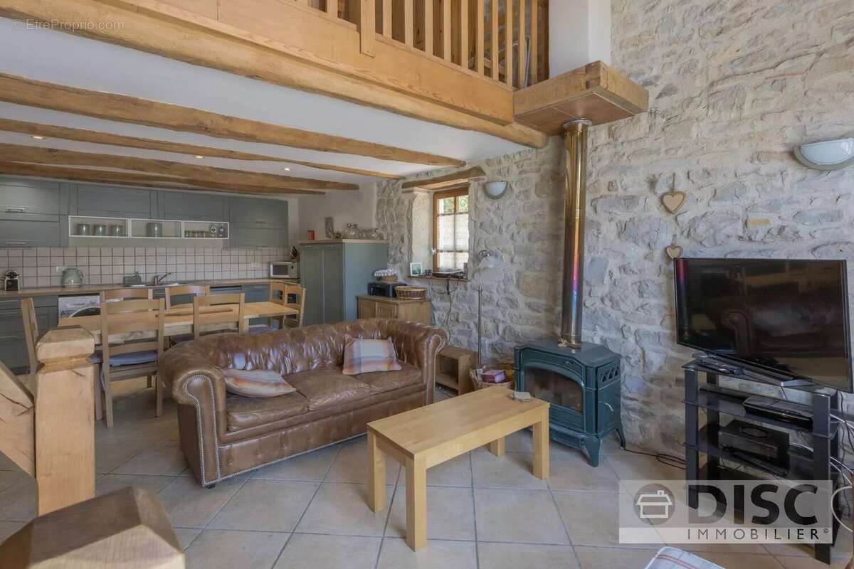 Charmante maison en pierre avec piscine et jardin privé de 2 450 m² - photo 7
