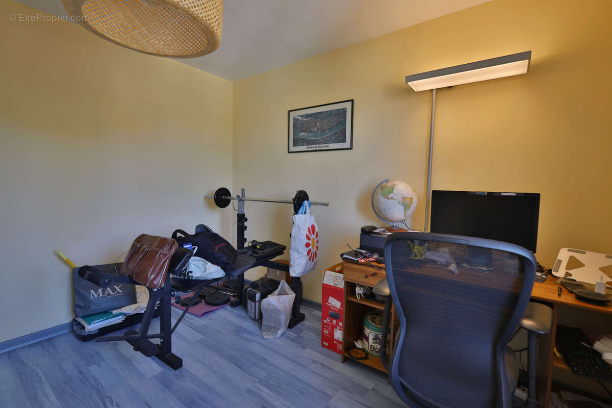 Maison Type 6 - 121,14 m2 habitables - Terrain 923 m2 - Garage - Piscine - photo 15