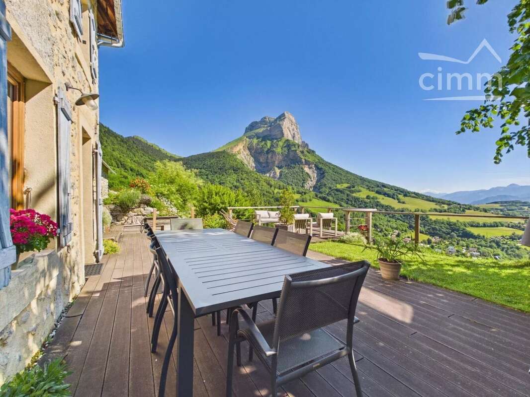 Maison à LA TERRASSE