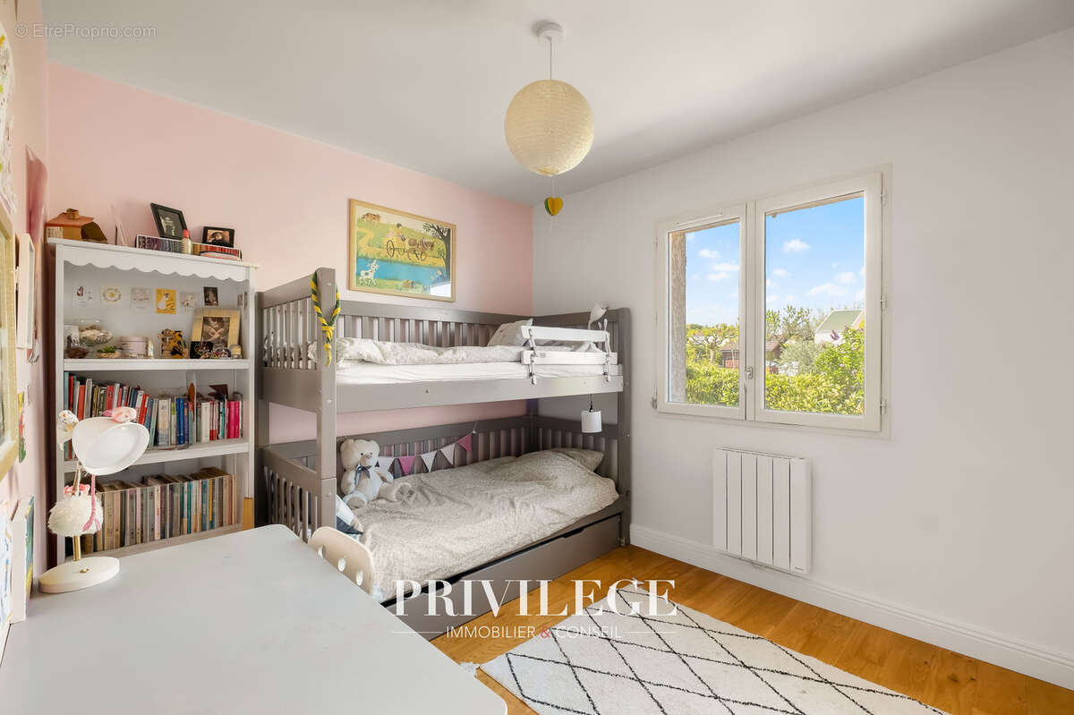 Maison à SAINT-GENIS-LES-OLLIERES